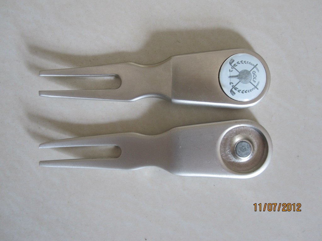 Golf Divot Repair Tool w Magnetic Golf Ball Marker
